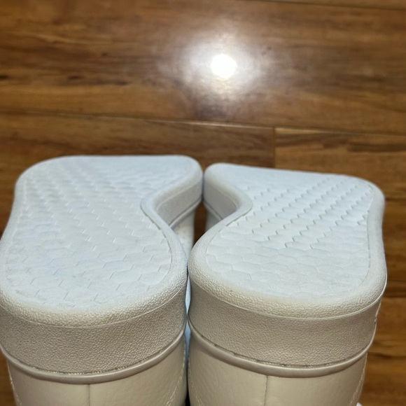 NWOT Adidas Classic White and Green Shoes - Picture 3 of 9